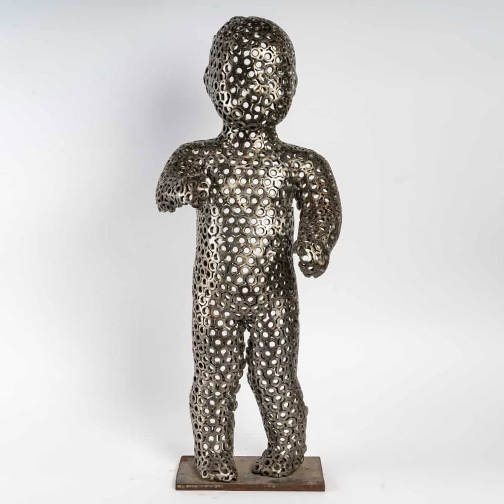 Sculpture en boulon d'un enfant |||||||