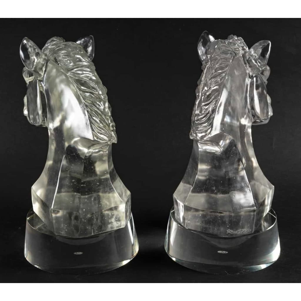 Paire de bustes chevaux Baccarat en cristal Paire de bustes chevaux Baccarat en cristal