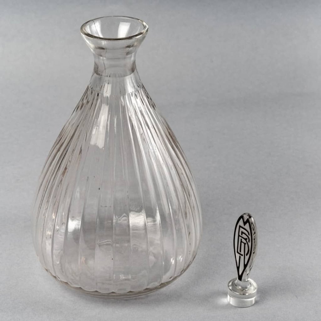 Carafe "Marie Brizard" verre blanc émaillé noir de René LALIQUE Carafe "Marie Brizard" verre blanc émaillé noir de René LALIQUE