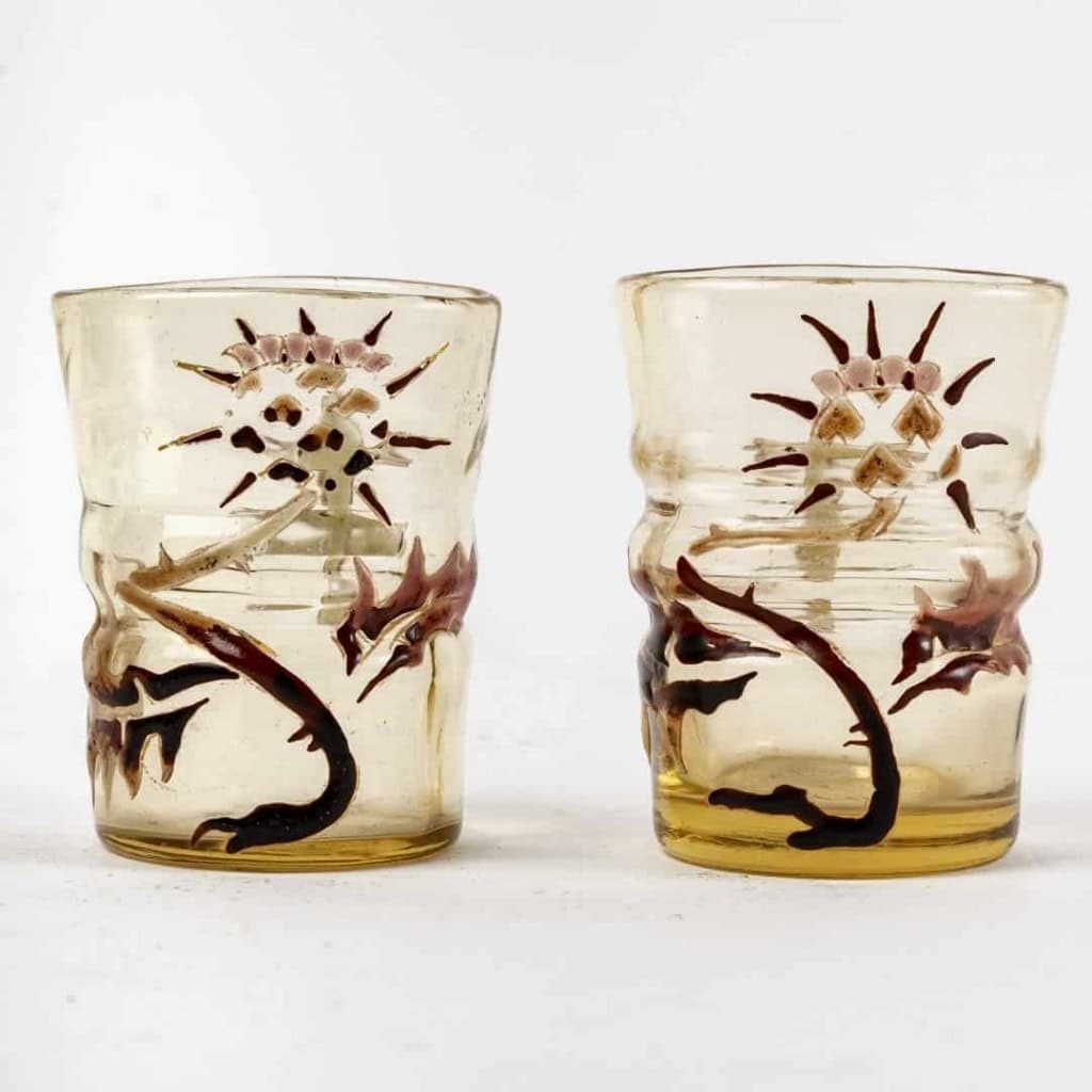 Deux verres à saké - liqueur "Chardons" verre jaune à décor de chardons émaillés d'Emile GALLE ||||||