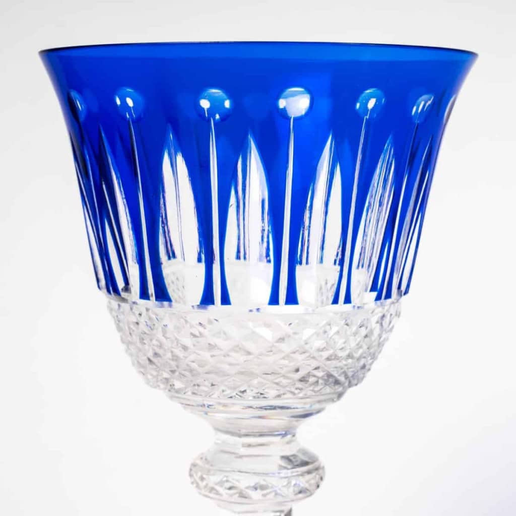 Suite de 12 verres "Roemer Tommy" cristal de couleur de SAINT LOUIS Suite de 12 verres "Roemer Tommy" cristal de couleur de SAINT LOUIS