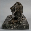 Lion en bronze sur socle en marbre noir, XIXème siècle Lion en bronze sur socle en marbre noir, XIXème siècle