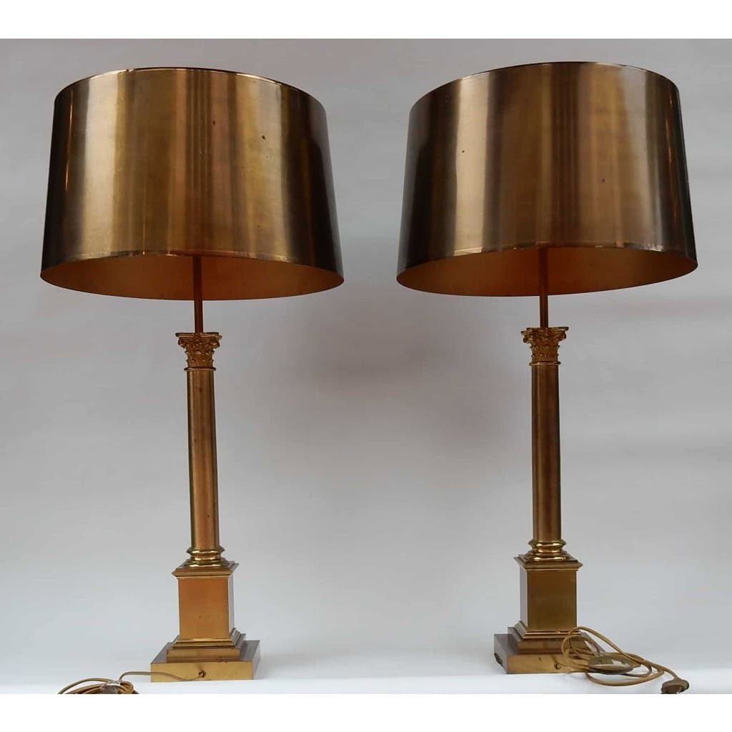 1950/70 Paire de Lampes Aux Colonnes Coryntiennes en Laiton et Bronze Signées Charles 1950/70 Paire de Lampes Aux Colonnes Coryntiennes en Laiton et Bronze Signées Charles