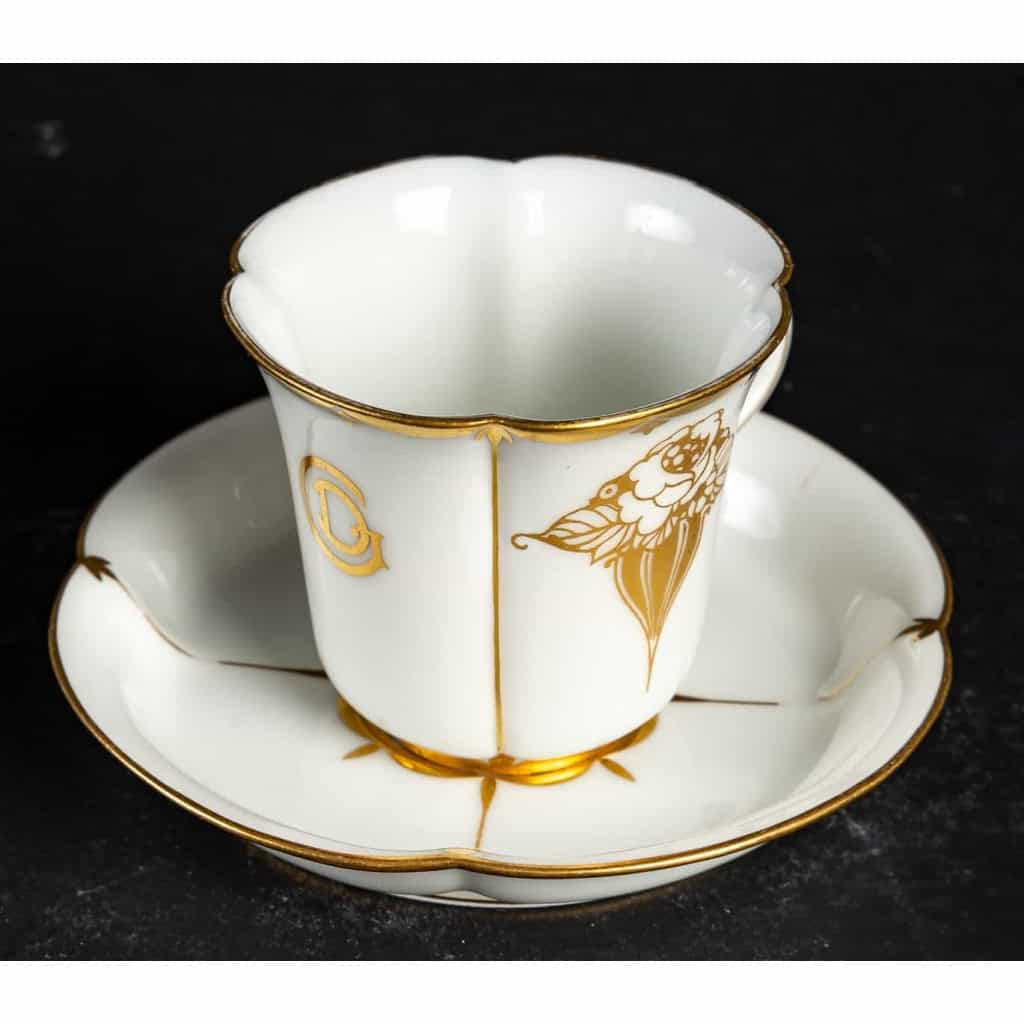 Tasse blanche et or, Sèvres 1930 Tasse blanche et or, Sèvres 1930