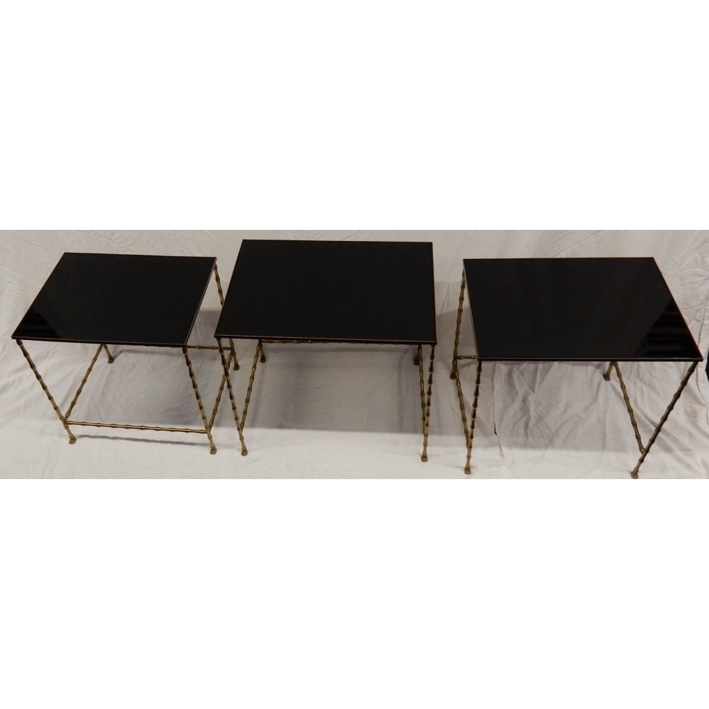 1970′ Tables Gigognes Style Maison Jansen, 3 Plateaux Opaline et Empiètement Bambou et Griffes 1970′ Tables Gigognes Style Maison Jansen, 3 Plateaux Opaline et Empiètement Bambou et Griffes