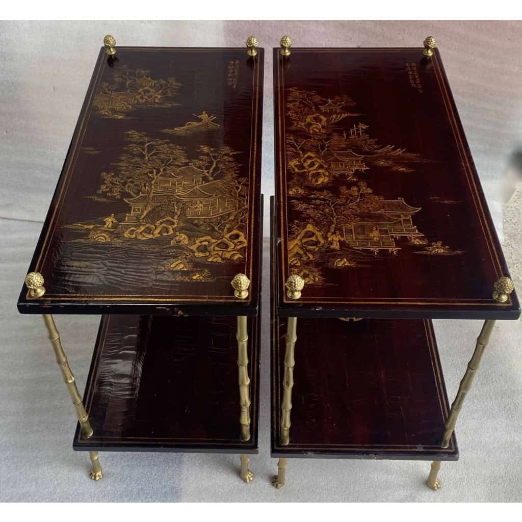 1950′ Paire de Tables Maison Baguès Décor Bambou en Bronze Doré Avec Plateaux Laque de Chine 1950′ Paire de Tables Maison Baguès Décor Bambou en Bronze Doré Avec Plateaux Laque de Chine