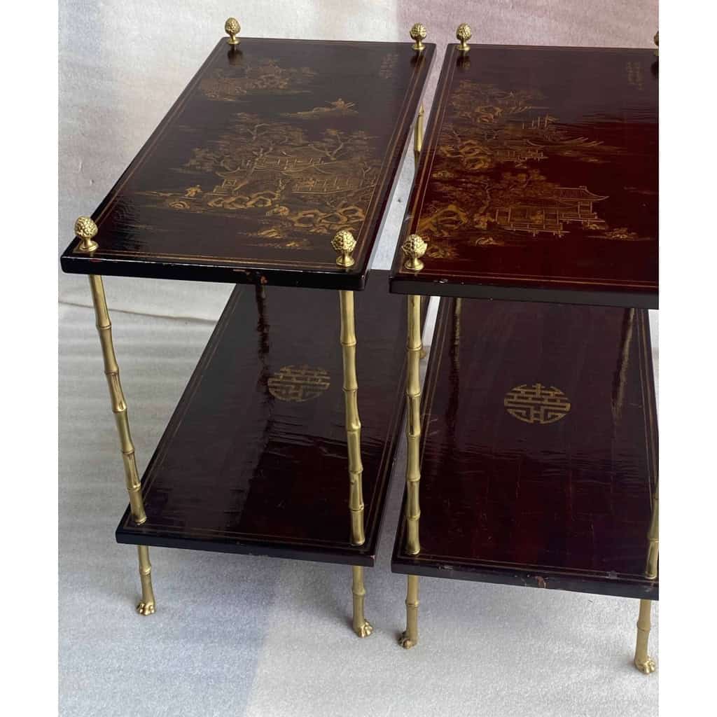 1950′ Paire de Tables Maison Baguès Décor Bambou en Bronze Doré Avec Plateaux Laque de Chine 1950′ Paire de Tables Maison Baguès Décor Bambou en Bronze Doré Avec Plateaux Laque de Chine