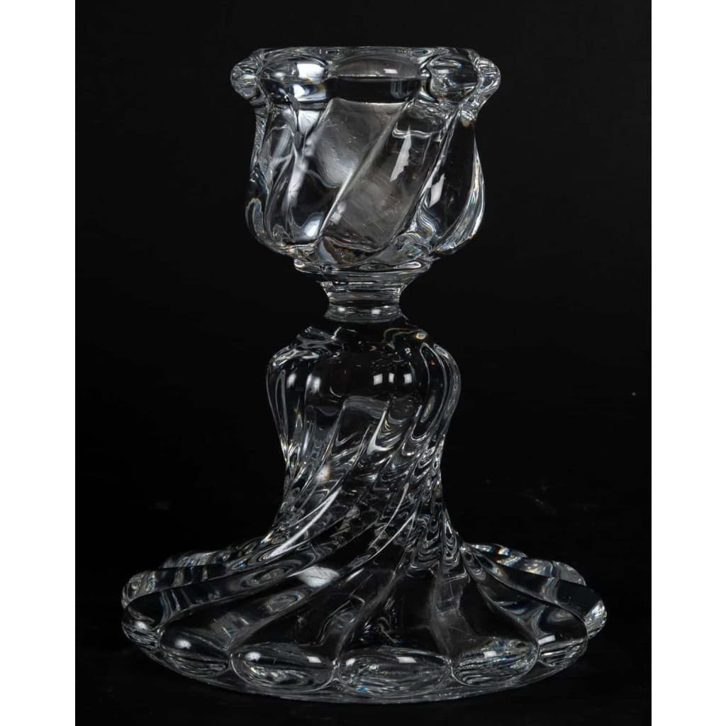 Candélabres en Cristal Baccarat du XXe siècle - Paire à une Lumière en parfait état Candélabres en Cristal Baccarat du XXe siècle - Paire à une Lumière en parfait état