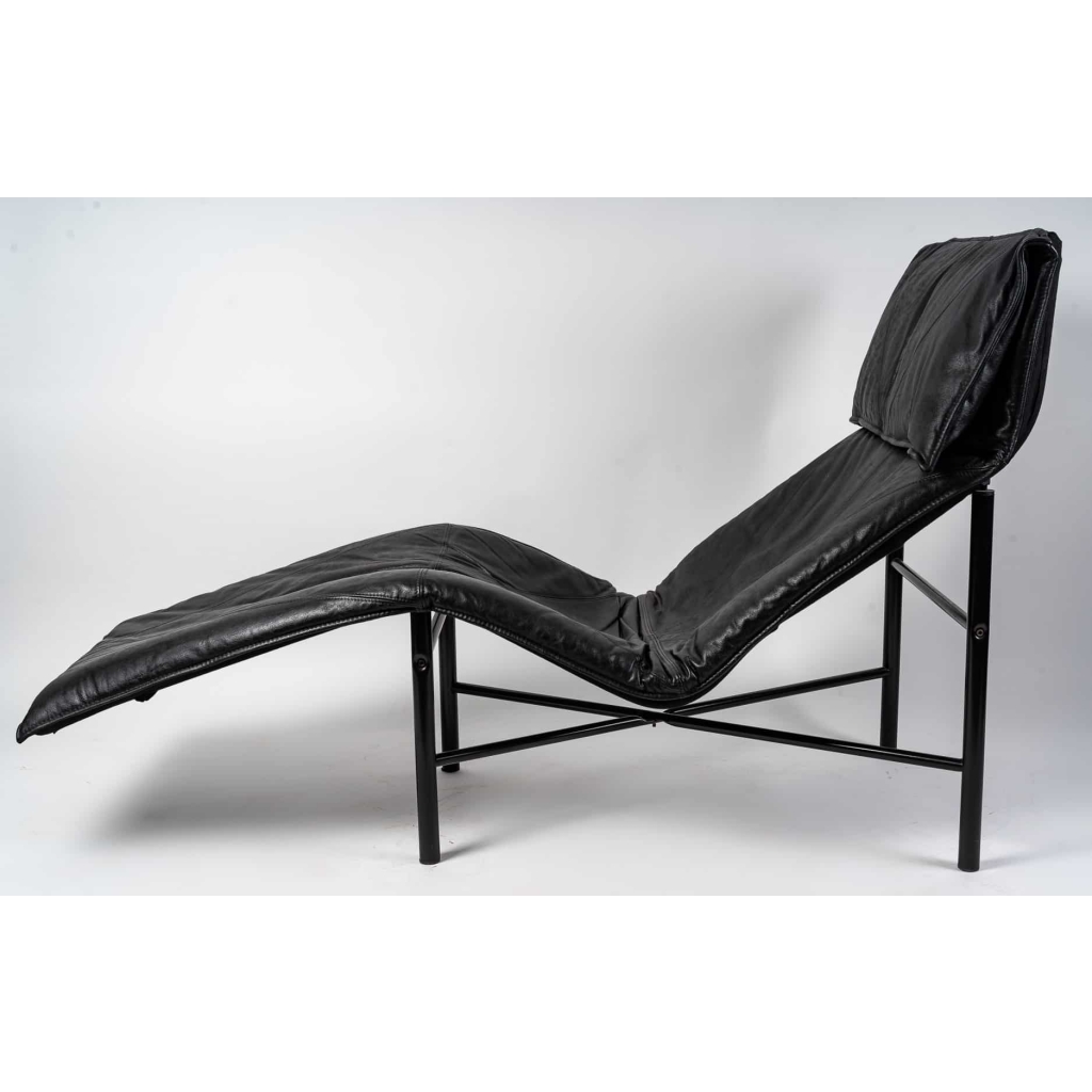 Chaise longue en cuire, XXème siècle Chaise longue en cuire, XXème siècle