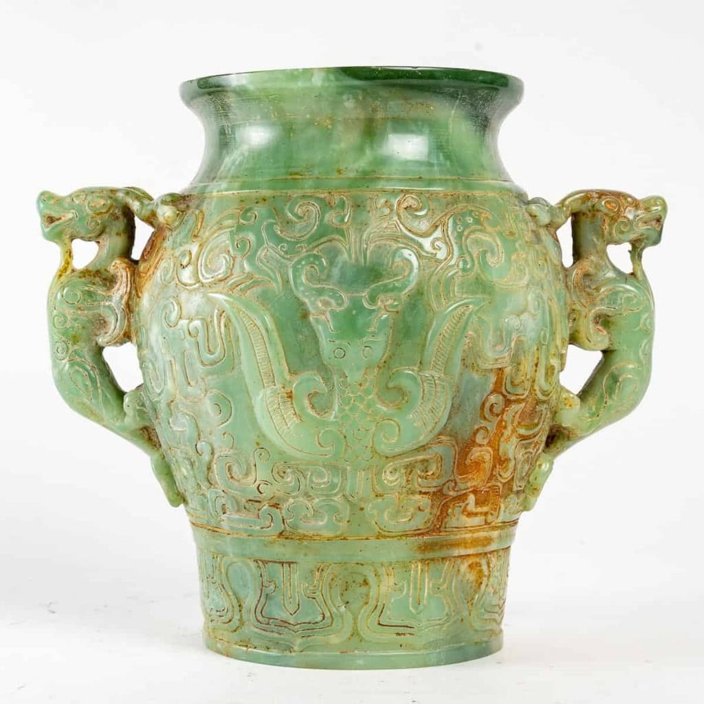 Vase en Jade, XXème siècle Vase en Jade, XXème siècle