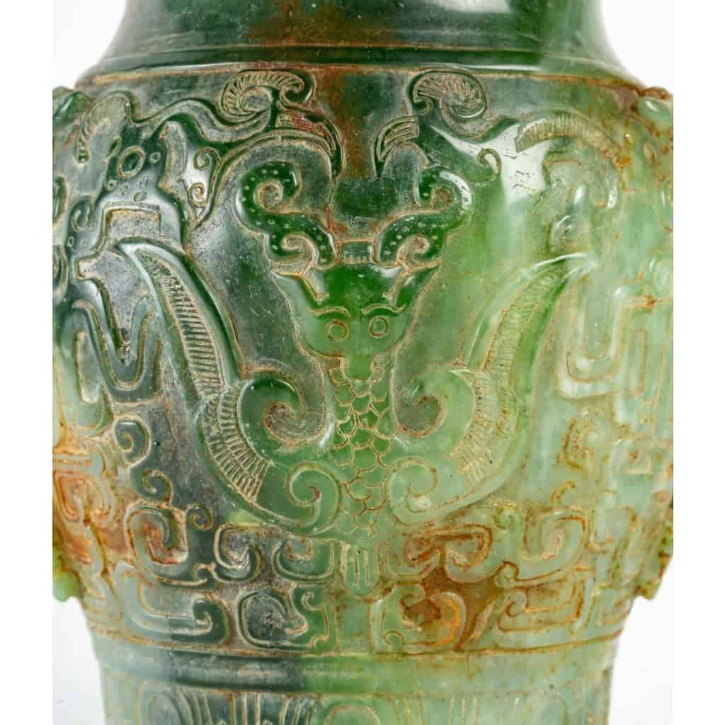 Vase en Jade, XXème siècle Vase en Jade, XXème siècle