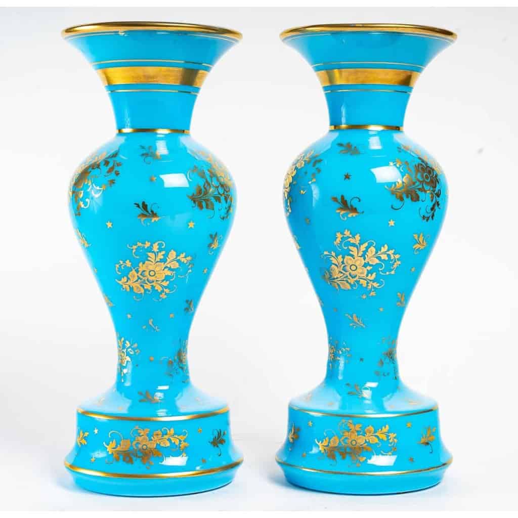 Paire de vases en opaline, XIXème siècle, Napoléon III Paire de vases en opaline, XIXème siècle, Napoléon III