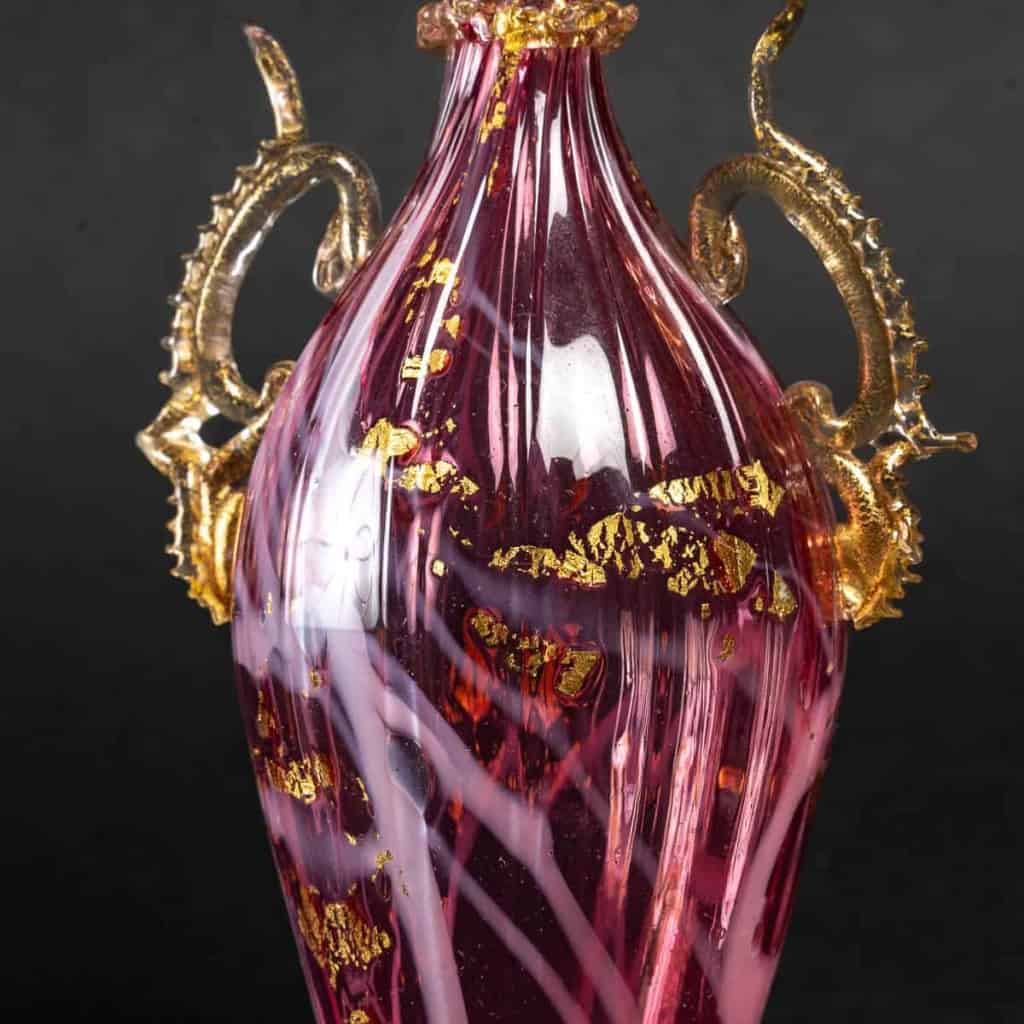 Un vase Venise rose marbré et poudré d'or, Salviati Un vase Venise rose marbré et poudré d'or, Salviati