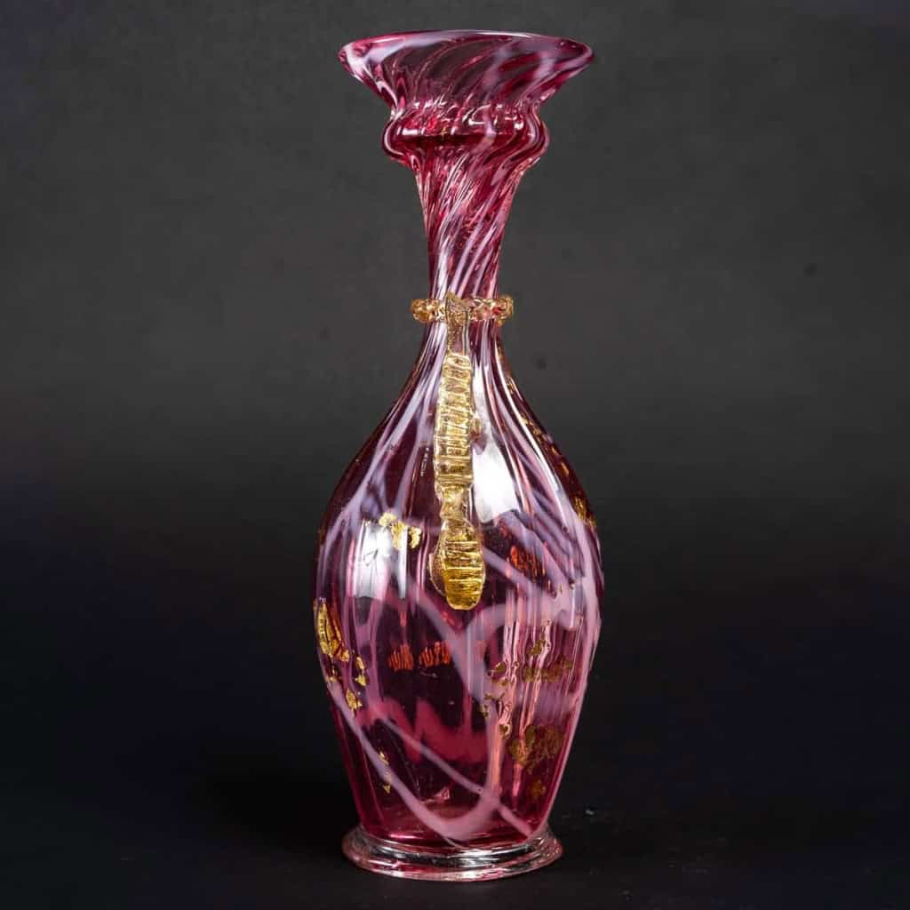 Un vase Venise rose marbré et poudré d'or, Salviati Un vase Venise rose marbré et poudré d'or, Salviati