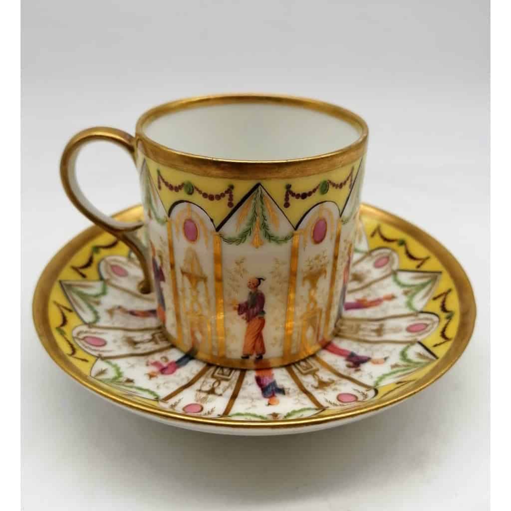 Tasse En Porcelaine De Paris Fin XVIIIème - Man. Du Petit Carrousel ||