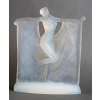 René Lalique (1860-1945): "Suzanne" statuette en verre opalescent René Lalique (1860-1945): "Suzanne" statuette en verre opalescent