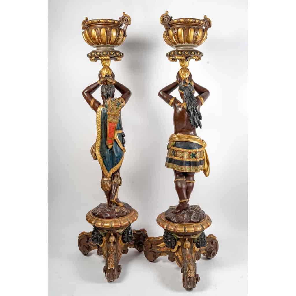 Paire de porte jardinières, Indiens d'Amérique, XIXème siècle, Bois sculpté et peint Paire de porte jardinières, Indiens d'Amérique, XIXème siècle, Bois sculpté et peint