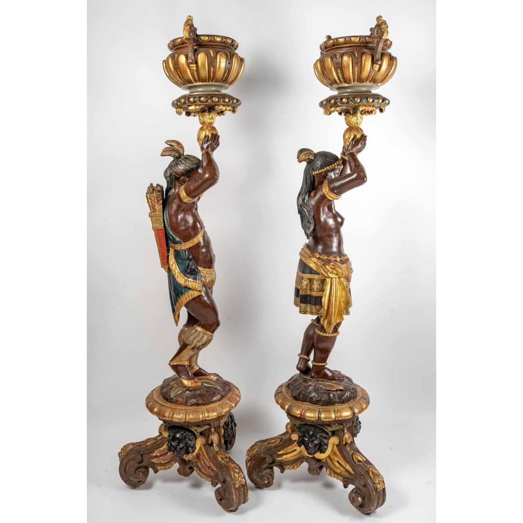 Paire de porte jardinières, Indiens d'Amérique, XIXème siècle, Bois sculpté et peint Paire de porte jardinières, Indiens d'Amérique, XIXème siècle, Bois sculpté et peint