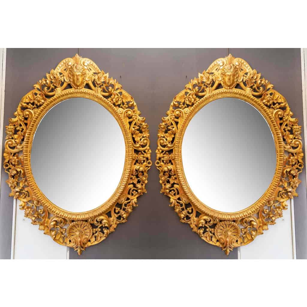 Paire de miroirs en bois sculpté et doré, XIXème siècle, Italie |||||||