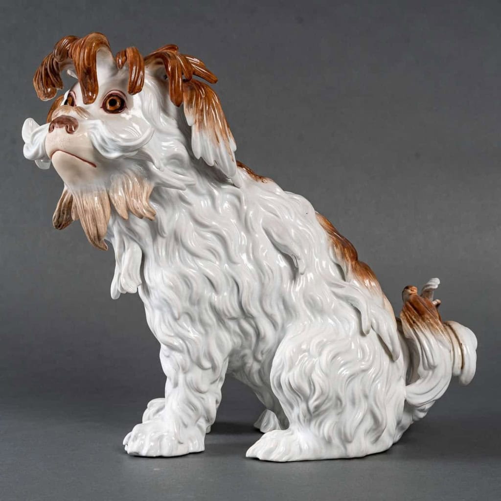 Bologneser Hund ou Chien de Bologne en porcelaine de saxe, manufacture de Meissen, XIXe siècle. Bologneser Hund ou Chien de Bologne en porcelaine de saxe, manufacture de Meissen, XIXe siècle.