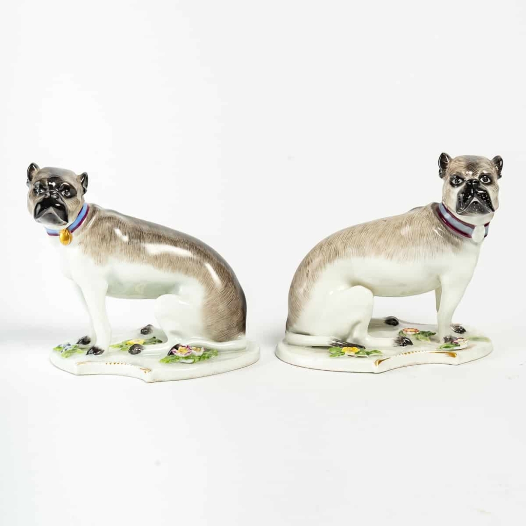 Paire de chiens en porcelaine dans le goût de Meissen, manufacture Samson, fin du XIXe siècle. ||||||||||