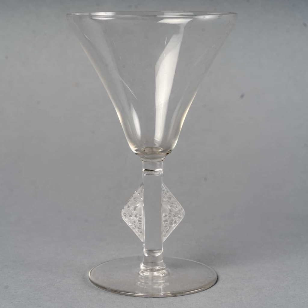 Service "Savergne" verre blanc de René LALIQUE - 34 Pièces Service "Savergne" verre blanc de René LALIQUE - 34 Pièces