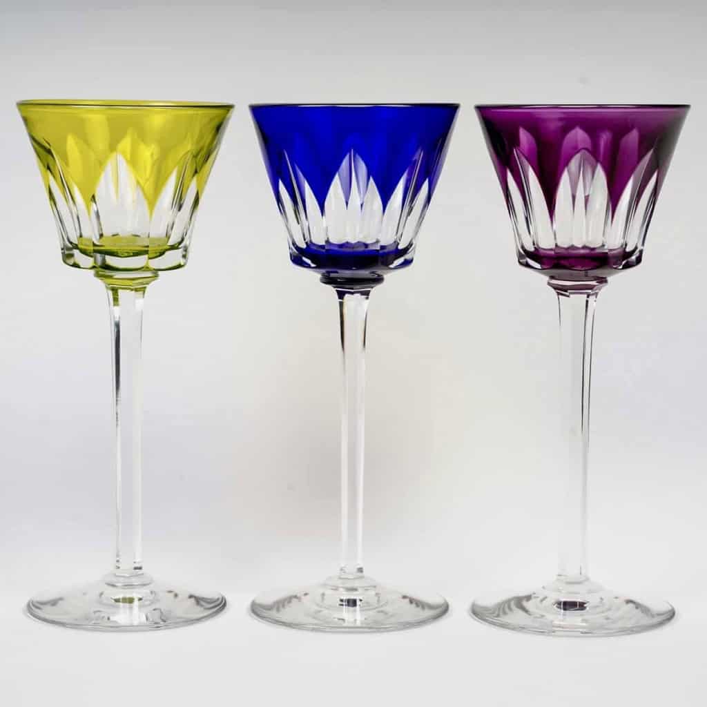 Service de Verres "Caracas" cristal de couleur de BACCARAT - 8 pièces Service de Verres "Caracas" cristal de couleur de BACCARAT - 8 pièces