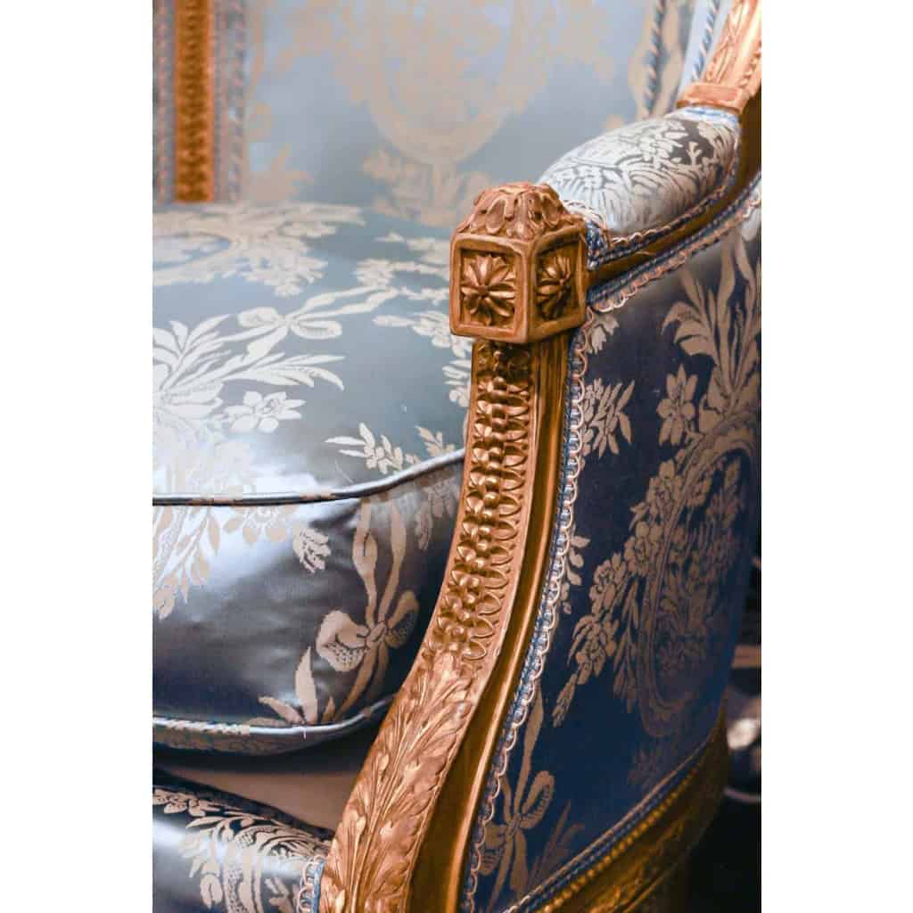 Paire de bergères de style Louis XVI en bois doré, circa 1880 Paire de bergères de style Louis XVI en bois doré, circa 1880