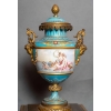 Garniture en porcelaine de Sèvres, XIXème siècle Garniture en porcelaine de Sèvres, XIXème siècle