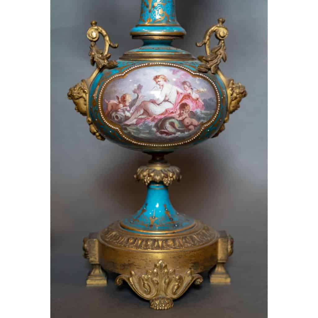 Garniture en porcelaine de Sèvres, XIXème siècle Garniture en porcelaine de Sèvres, XIXème siècle