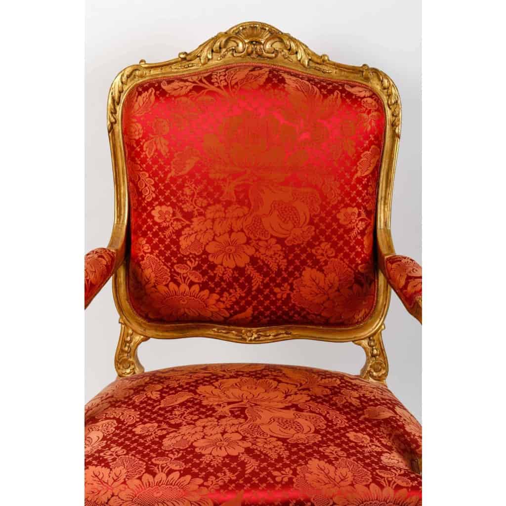 Paire de fauteuils rouges style Louis XV, fin XIXème siècle Paire de fauteuils rouges style Louis XV, fin XIXème siècle