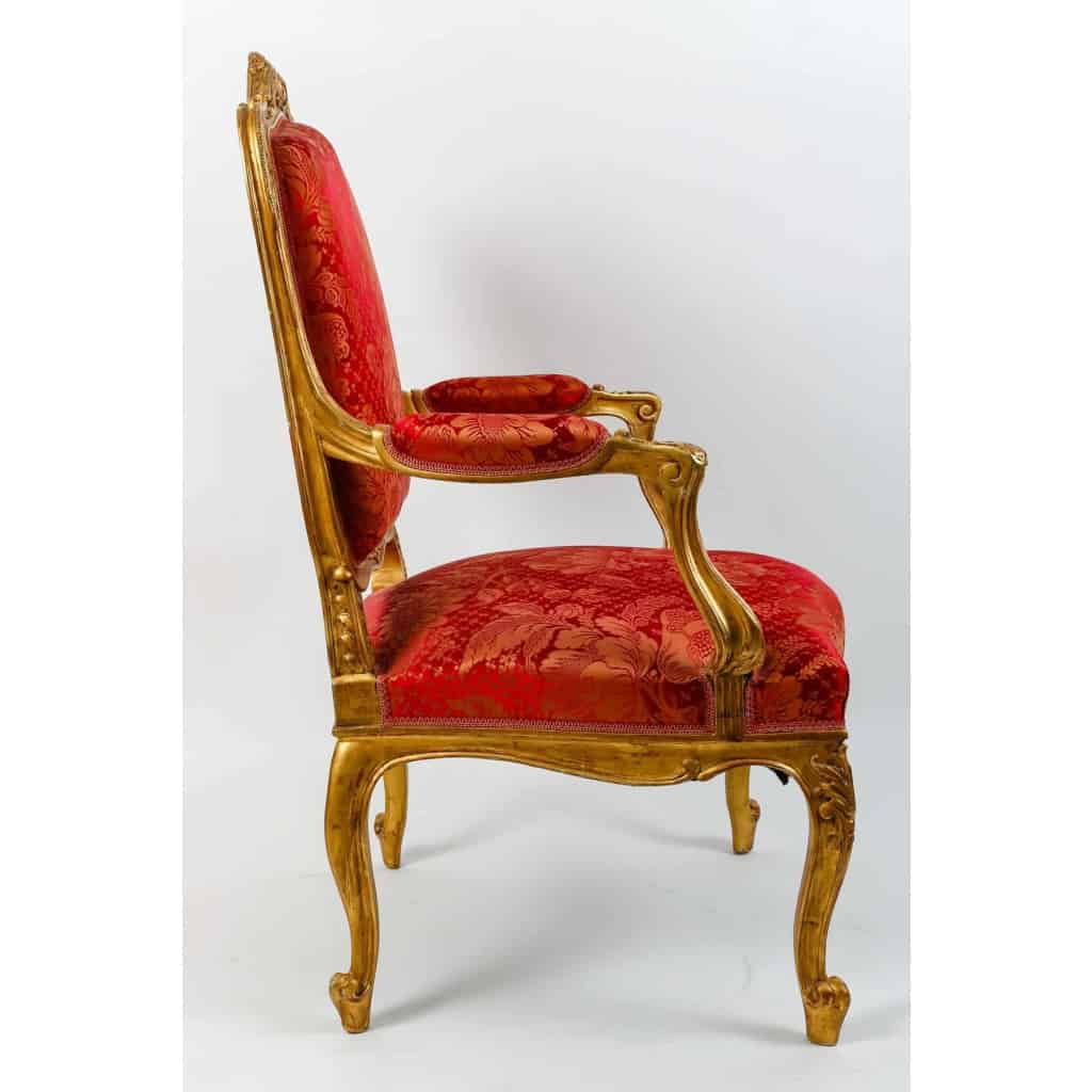 Paire de fauteuils rouges style Louis XV, fin XIXème siècle Paire de fauteuils rouges style Louis XV, fin XIXème siècle