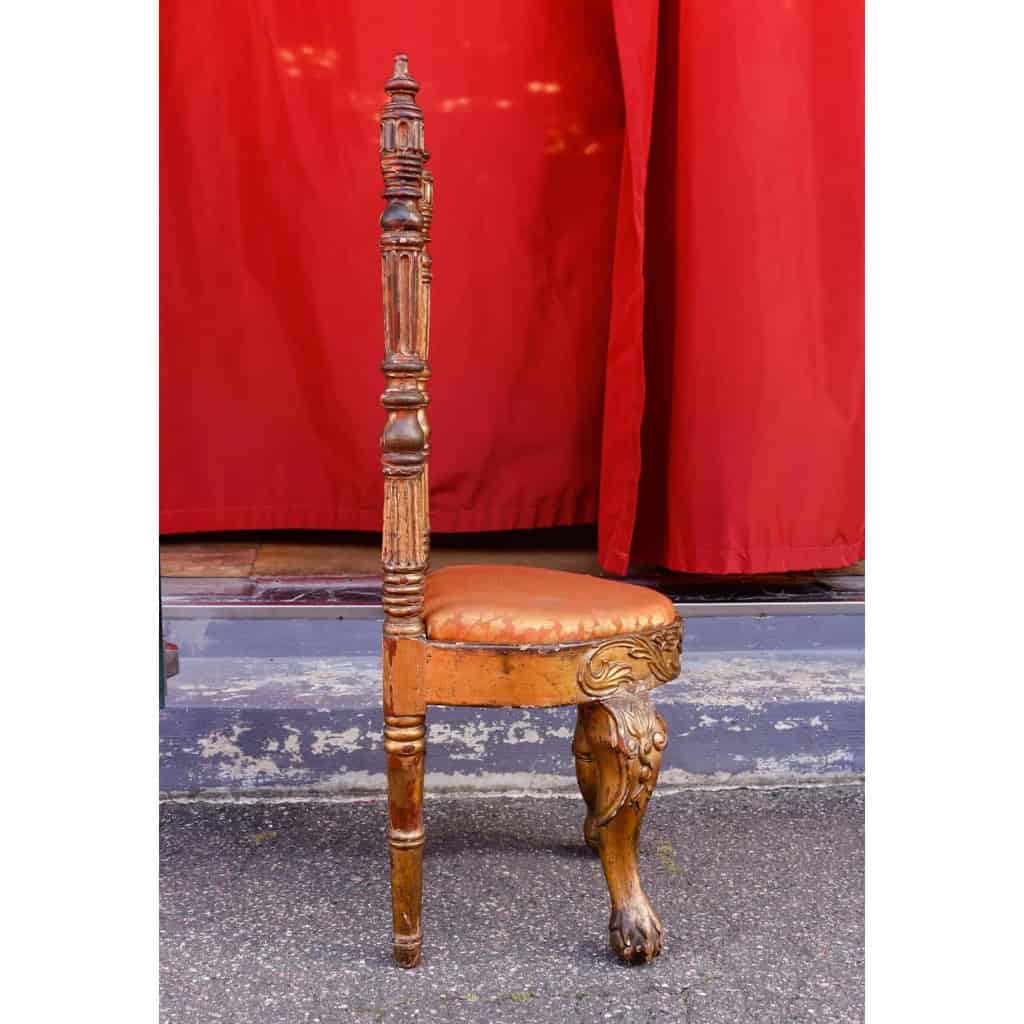 Chaise en bois sculpté et doré, XVIIème siècle Chaise en bois sculpté et doré, XVIIème siècle