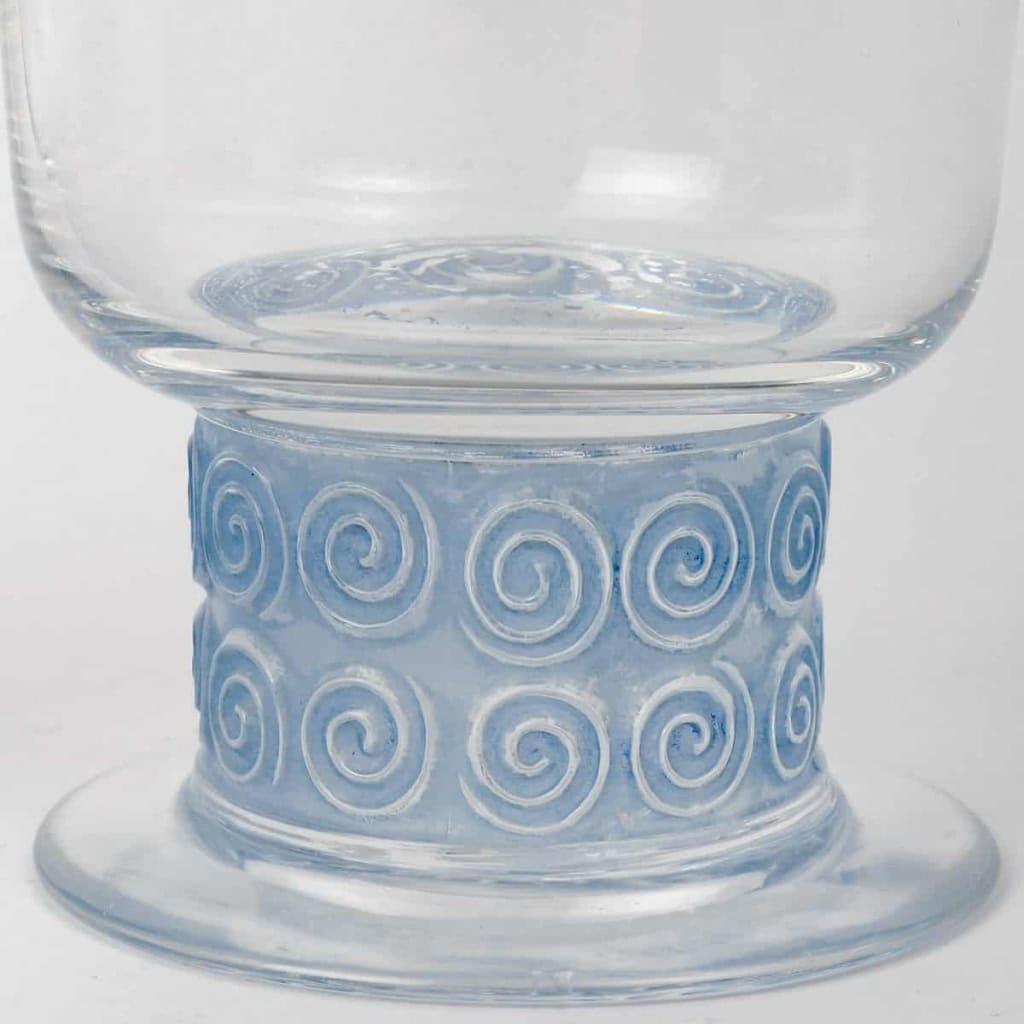 Suite de Trois Verres "Chinon" verre blanc patiné bleu de René LALIQUE Suite de Trois Verres "Chinon" verre blanc patiné bleu de René LALIQUE