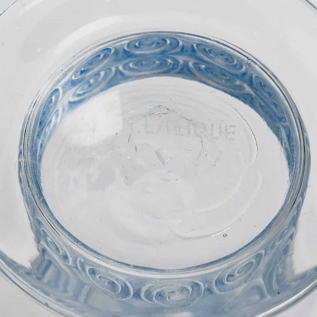 Suite de Trois Verres "Chinon" verre blanc patiné bleu de René LALIQUE Suite de Trois Verres "Chinon" verre blanc patiné bleu de René LALIQUE