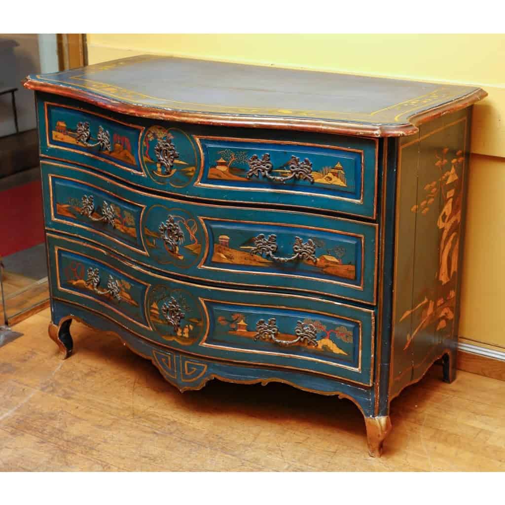 Commode Louis XV à décor chinoisant. ||||||||