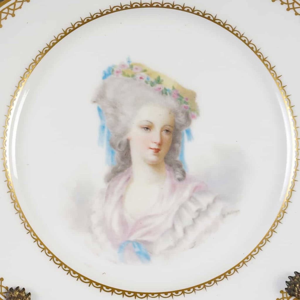 Série d'assièttes en porcelaine de limoge fin XIXème siècle Série d'assièttes en porcelaine de limoge fin XIXème siècle