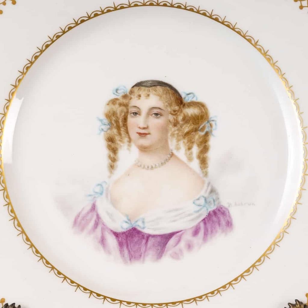 Série d'assièttes en porcelaine de limoge fin XIXème siècle Série d'assièttes en porcelaine de limoge fin XIXème siècle