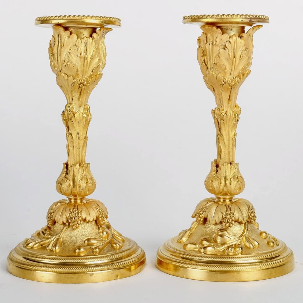 Paire de Bougeoirs de Style Louis XVI Paire de Bougeoirs de Style Louis XVI