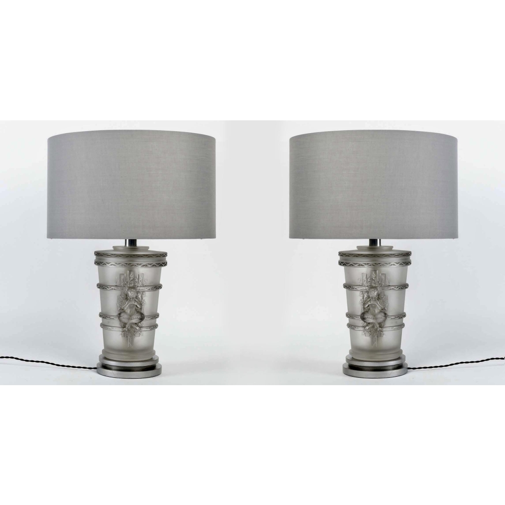 Paire de Lampes "Pan" cristal blanc patiné gris de Marc LALIQUE ||||||||