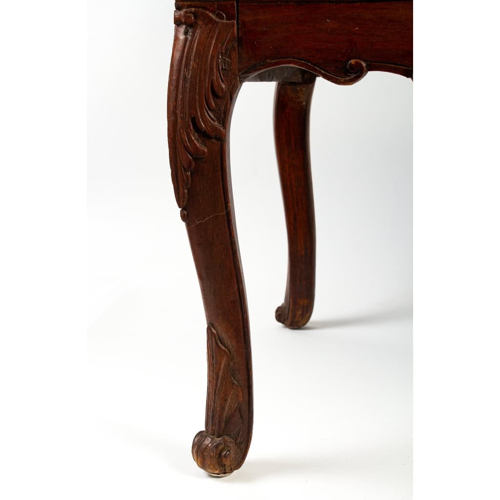 Fauteuil à fond de cannes en bois naturel mouluré et sculpté d’époque Régence vers 1720 Fauteuil à fond de cannes en bois naturel mouluré et sculpté d’époque Régence vers 1720