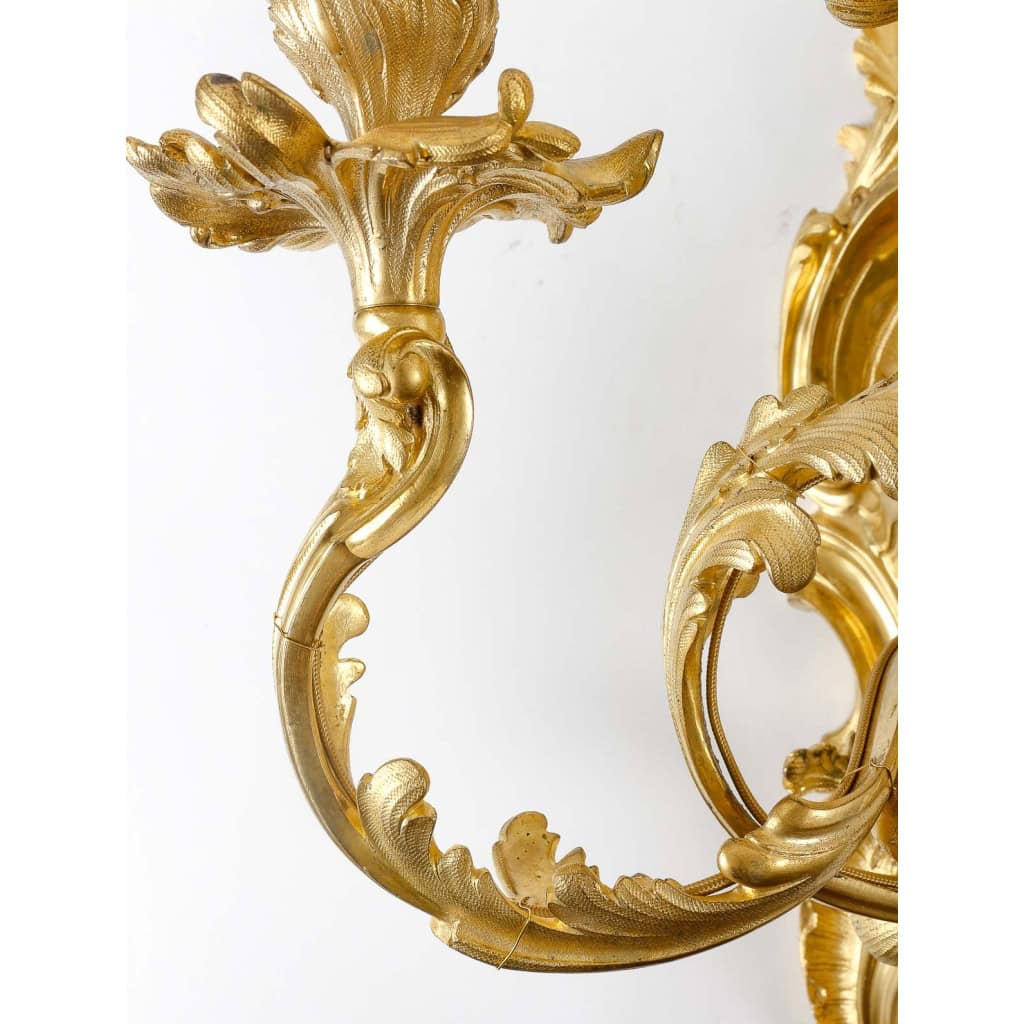 Importante paire d'appliques en bronze doré, finement ciselé, style Louis XV Rocaille, circa 1880 Importante paire d'appliques en bronze doré, finement ciselé, style Louis XV Rocaille, circa 1880