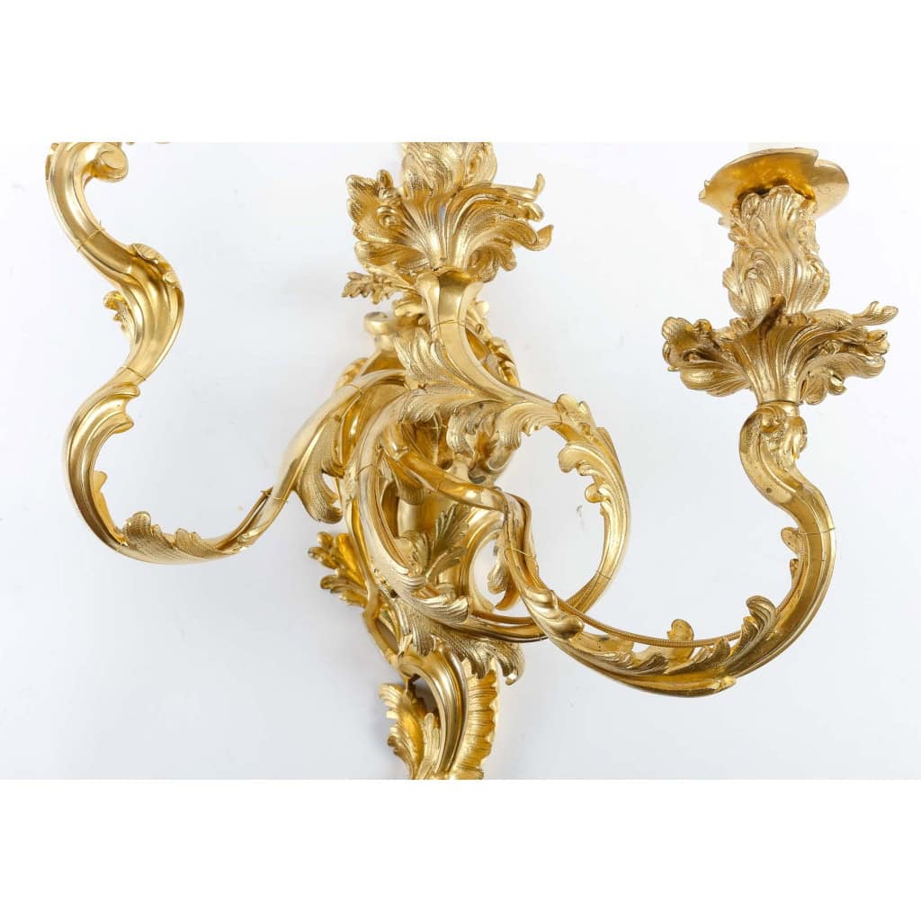 Importante paire d'appliques en bronze doré, finement ciselé, style Louis XV Rocaille, circa 1880 Importante paire d'appliques en bronze doré, finement ciselé, style Louis XV Rocaille, circa 1880