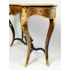 Importante Console en marqueterie dite Boulle et dessus en marbre blanc de Carrare Importante Console en marqueterie dite Boulle et dessus en marbre blanc de Carrare