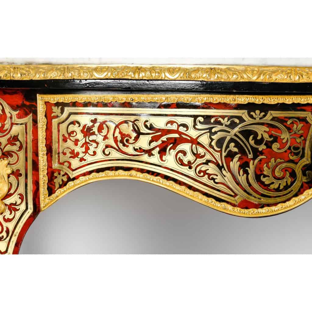 Importante Console en marqueterie dite Boulle et dessus en marbre blanc de Carrare Importante Console en marqueterie dite Boulle et dessus en marbre blanc de Carrare