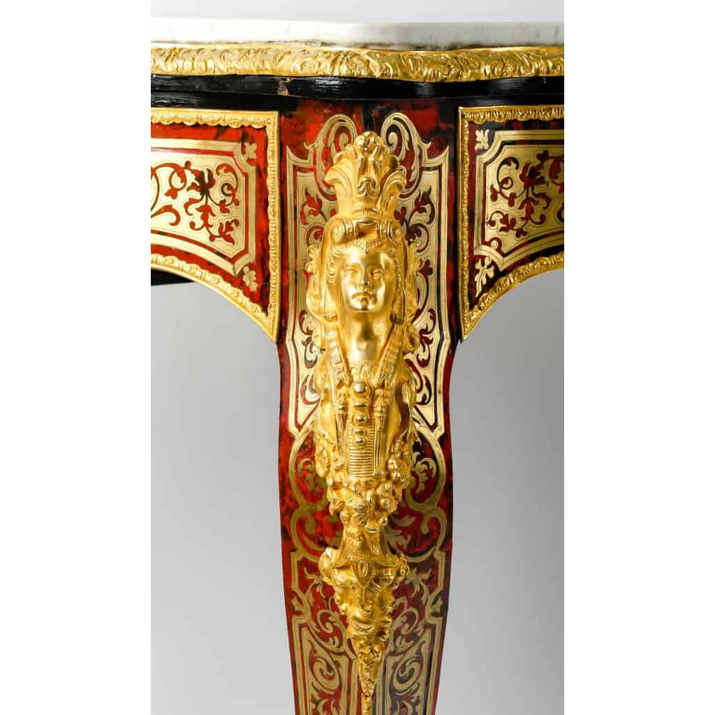 Importante Console en marqueterie dite Boulle et dessus en marbre blanc de Carrare Importante Console en marqueterie dite Boulle et dessus en marbre blanc de Carrare