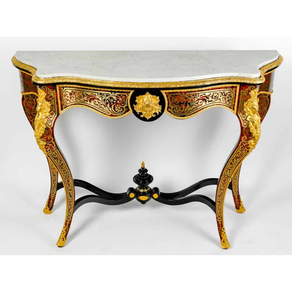 Importante Console en marqueterie dite Boulle et dessus en marbre blanc de Carrare Importante Console en marqueterie dite Boulle et dessus en marbre blanc de Carrare