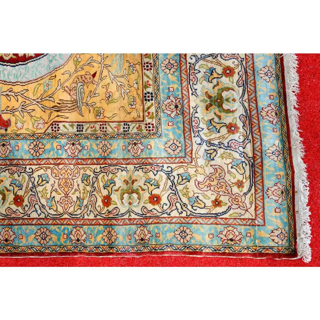 Tapis turc en soie, inscriptions en arabe, de Mehrab Tapis turc en soie, inscriptions en arabe, de Mehrab