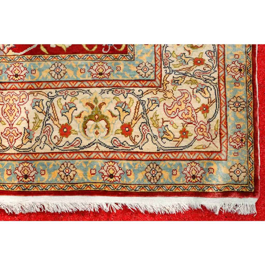 Tapis turc en soie, inscriptions en arabe, de Mehrab Tapis turc en soie, inscriptions en arabe, de Mehrab