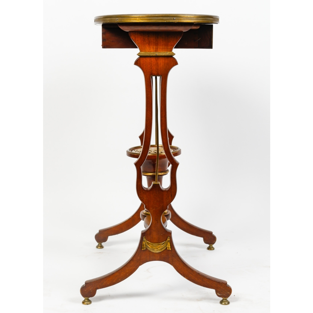 Table lyre, XIXème siècle Table lyre, XIXème siècle